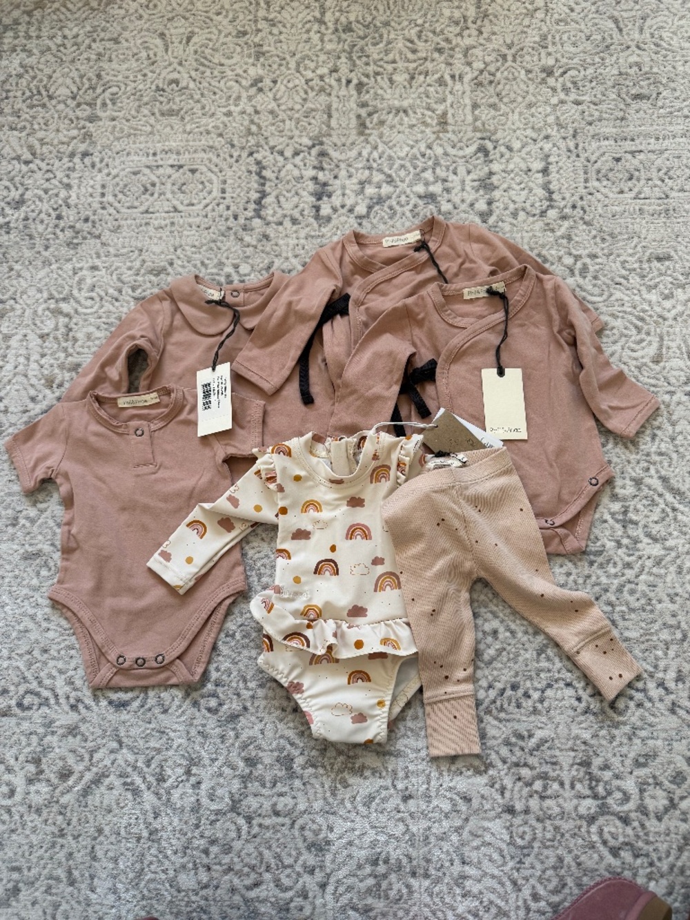 NEW - Organic Baby Clothes Bundle size 0-3 M